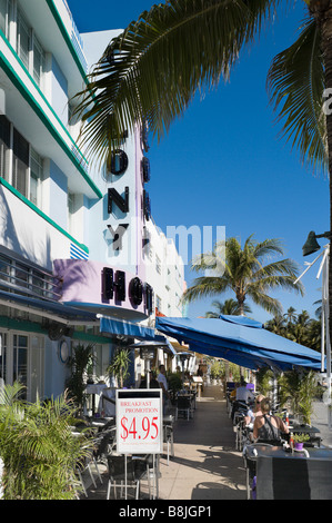 Restaurant à l'extérieur de l'hôtel Colony sur Ocean Drive, le quartier Art déco, South Beach, Miami Beach, Gold Coast, Florida, USA Banque D'Images