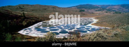 Lac tacheté est un minéral Lake près d'Osoyoos, dans le sud de la vallée de l'Okanagan en Colombie-Britannique, Canada Banque D'Images