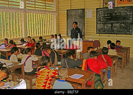 En classe Lanten village de Ban Bin Ko, Namtha Province, Laos Banque D'Images