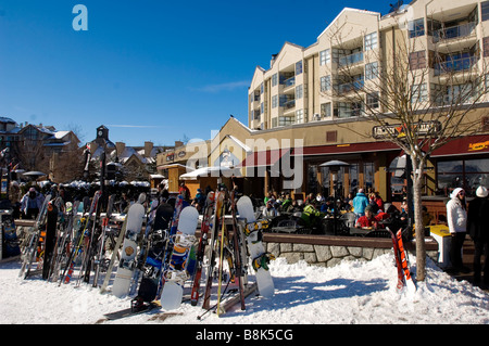 Le Village de Whistler sur journée d'hiver ensoleillée. Whistler BC Canada Banque D'Images