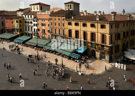 La Piazza Bra, Vérone, Vénétie, Italie Banque D'Images