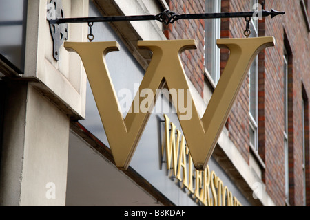 Un signe au-dessus de la librairie Waterstones sur la Kings Road, Londres. Feb 2009 Banque D'Images