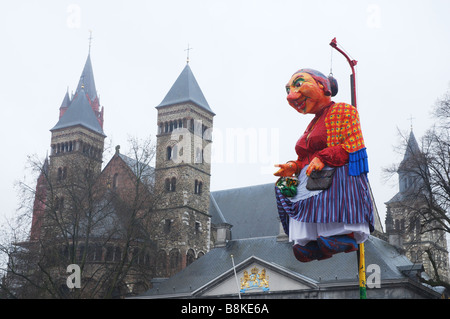 Mooswief traditionnel sur un pôle à Vrijthof Maastricht Pays-Bas Banque D'Images