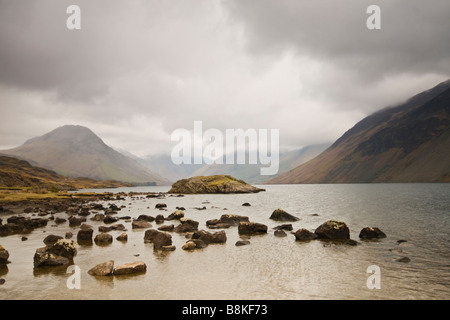 Vue paysage de Wast Water, Parc National de Lake District, Cumbria, Angleterre. Banque D'Images