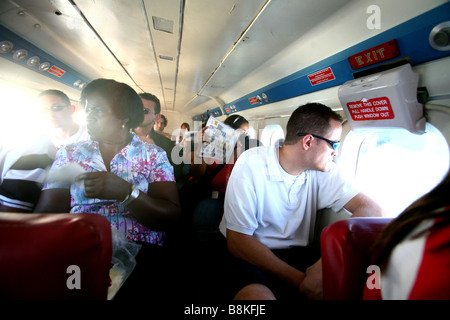 Vue de l'intérieur un Winair Flight qui opère entre les petites îles des Caraïbes. Banque D'Images