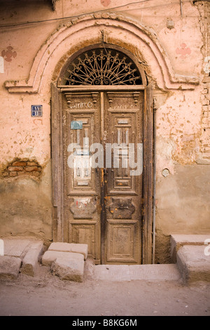 Porte d'entrée sur une rue en Egypte Banque D'Images