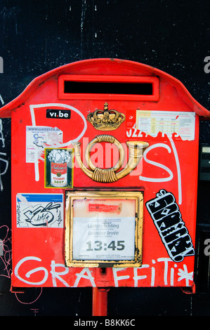 Old Red mail box, Bruxelles, Belgique, Europa Banque D'Images