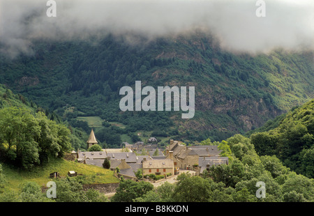 Village d'Aragnouet en Vallée d'Aure dans les Pyrénées France Banque D'Images