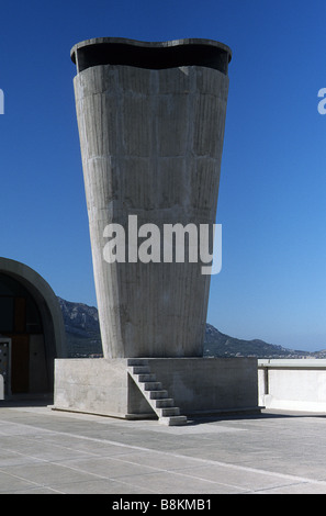 Le Corbusier Unité d'habitation, Marseille, haut de l'arbre de ventilation sur le toit-terrasse. Banque D'Images