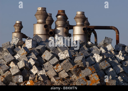 Déchets d'aluminium qui a été recyclé en cubes dans un centre de recyclage, Cologne, Allemagne. Banque D'Images