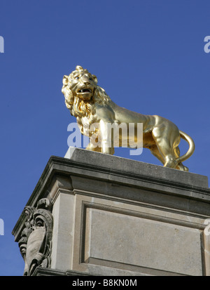 Le stade de Twickenham Stand Ouest statue de lion d'or Banque D'Images