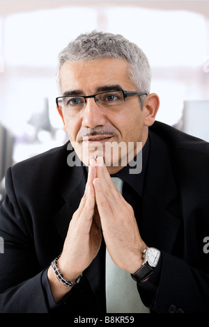 Aux cheveux gris à maturité à la pensée créative d'affaires Banque D'Images