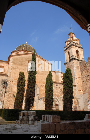 Dôme d'église par l'arch, Real Monasterio de Santa Maria de la Valldigna, Simat de Valldigna, Valencia Prov. Espagne Banque D'Images