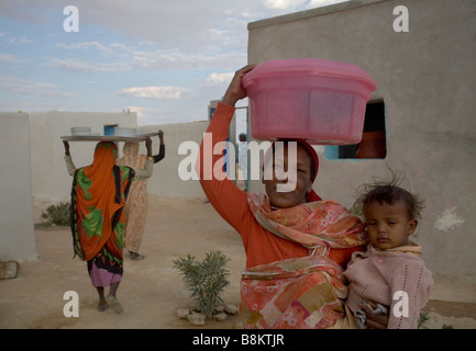 Femme au mariage musulman dans Banganarti, Old Dongola région au Nil Nubie Soudan Banque D'Images