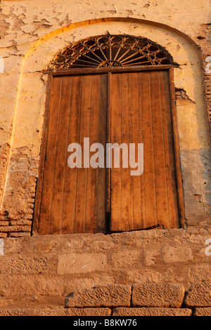 Close up detail de la vieille porte en bois, la mosquée Abou el-Haggag, temple de Louxor, Egypte Banque D'Images