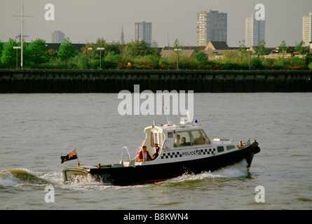 London UK police un bateau sur la Tamise Banque D'Images