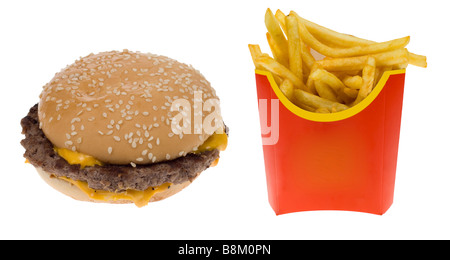 Hamburger et une boîte de frites isolé sur fond blanc Banque D'Images