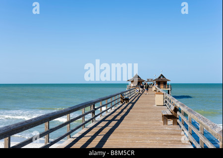 Jetée de la plage, la Côte du Golfe de Naples, Florida, USA Banque D'Images