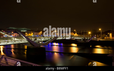 Sean O'Casey Bridge, Dublin, la nuit Banque D'Images