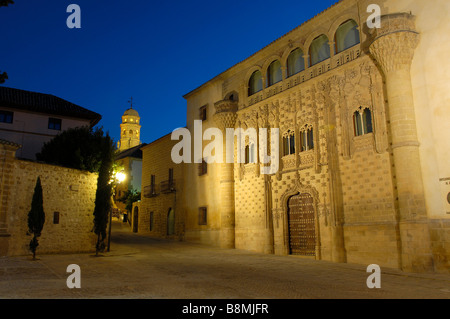 Palais Jabalquinto 16e siècle au crépuscule Baeza Jaén province Andalousie Espagne Banque D'Images