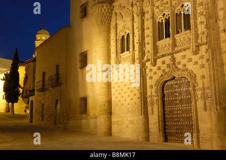 Palais Jabalquinto 16e siècle au crépuscule Baeza Jaén province Andalousie Espagne Banque D'Images