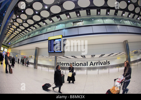 United Kingdom West London Heathrow Airport Terminal 5 du hall des arrivées. Banque D'Images