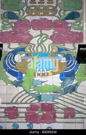 Carreaux de faïence Art Nouveau sur la Majolikahaus majolique, ou Maison Majolika (1889-99) Apartmernts par Otto Wagner, Vienne, Autriche Banque D'Images