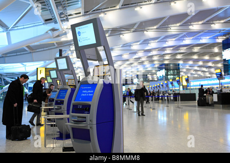 United Kingdom West London Heathrow Airport Terminal 5 du hall des départs Banque D'Images