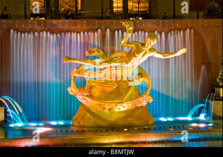 Le Prometheus Sculpture (1934) de Paul Manship du Rockefeller Plaza, New York City. Banque D'Images