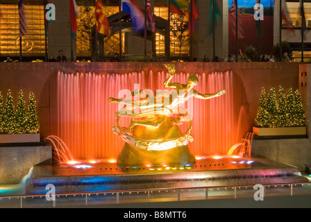 Le Prometheus Sculpture (1934) de Paul Manship du Rockefeller Plaza, New York City. Banque D'Images