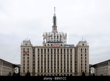 Maison de presse libre vue sur l'horizon lointain de Casa place Presei Libere divers médias siège de Bucarest Roumanie Banque D'Images