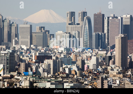 Le Mont Fuji et le quartier de Shinjuku gratte-ciel skyline Tokyo Japon lundi 3 mars 2009 Banque D'Images