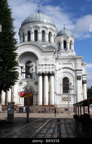 Eglise Saint Michel Archange sur Laisvės Alėja (Avenue de la Liberté) à Kaunas En Lituanie Banque D'Images