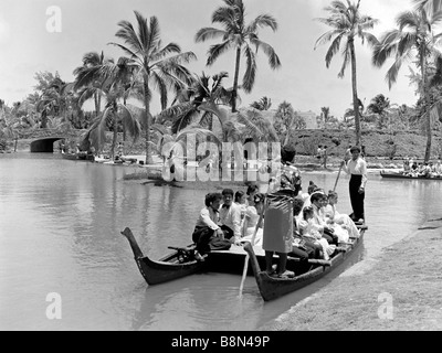 Mariage en pirogue double coque Centre Culturel Polynésien, 1976 Banque D'Images