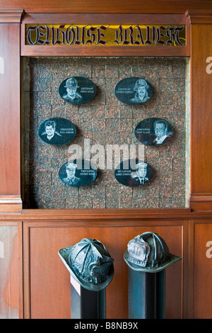 Mémorial pour les pompiers qui ont perdu la vie au cours de la catastrophe du 11 septembre à New York City Fire Station Banque D'Images