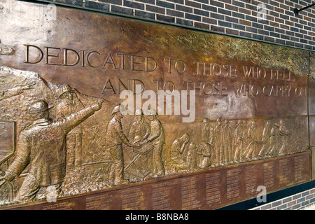 Le laiton plaque commémorant ceux qui ont perdu la vie au cours de la catastrophe du 11 septembre Banque D'Images