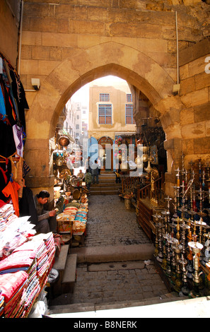 Le Caire, Égypte. Une rue dans le bazar Khan el-Khalili au Caire islamique. L'année 2009. Banque D'Images