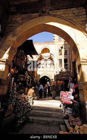 Le Caire, Égypte. Une rue dans le bazar Khan el-Khalili au Caire islamique. L'année 2009. Banque D'Images