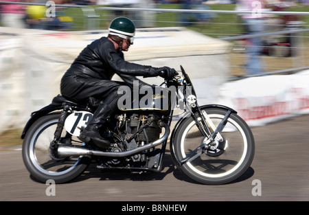 Velocette Classic à l'événement mondial de moto, Beaulieu, Hampshire Banque D'Images