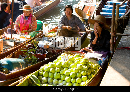 Marché flottant de Damnoen Saduak Province 60 milles kilomètres de Bangkok Thaïlande Banque D'Images