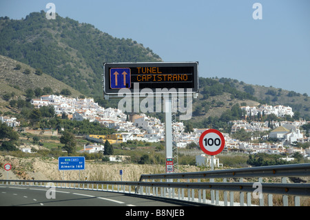 Signe du tunnel sur l'espagnol E 15 d'autoroute du sud de l'Espagne Banque D'Images