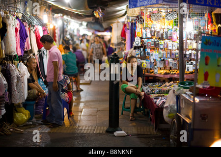 Le soir, le marché de Pratunam Bangkok Thaïlande Banque D'Images