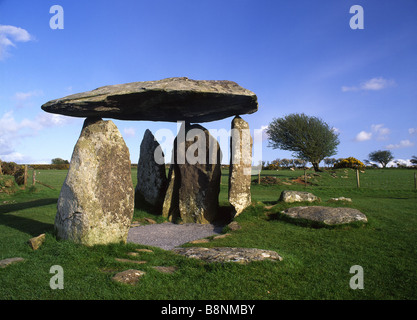 Pentre Ifan cromlech chambre funéraire près de Newport Pembrokeshire soir lumière Trefdraeth West Wales UK Banque D'Images