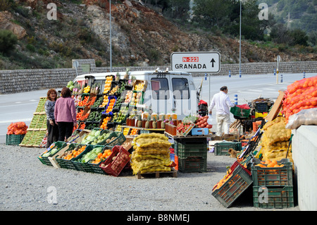 Les fruits et légumes vendus sur le bord de la route de l'UE au sud de l'Espagne Banque D'Images