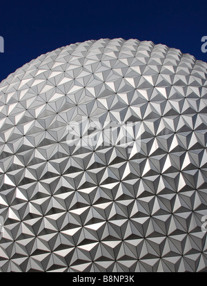 Vue rapprochée de Spaceship Earth, le dôme géodésique à Walt Disney World, le parc à thème Epcot Center Orlando, Floride, USA Banque D'Images