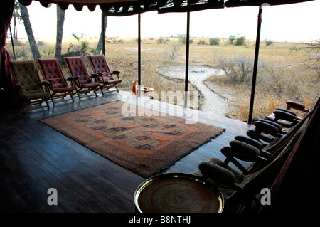 L'intérieur de tente mess au Jack s Camp safari camp dans Makgadikgadi dans le désert du Kalahari, Botswana, Afrique du Sud Banque D'Images