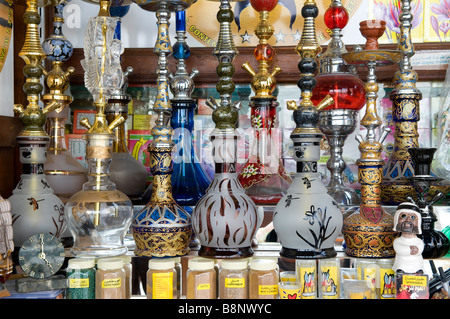 Bulle d'Hubble tuyaux sur market stall, Dubaï, Émirats arabes unis Banque D'Images