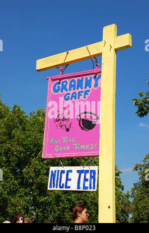 Un signe pour Granny's Gaff de thé à l'Innocent Smoothie summer fete à Hyde Park, Londres Banque D'Images