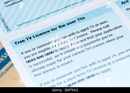 Un gros plan d'une licence de télévision La télévision britannique affirmant GRATUITEMENT TV Licence pour les plus de 75ans Banque D'Images