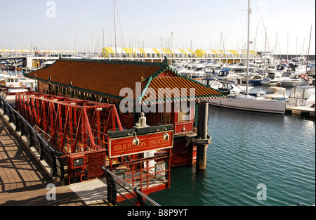 Brighton Pagoda restaurant chinois flottant à Brighton Marina 2009 (plus là) Banque D'Images